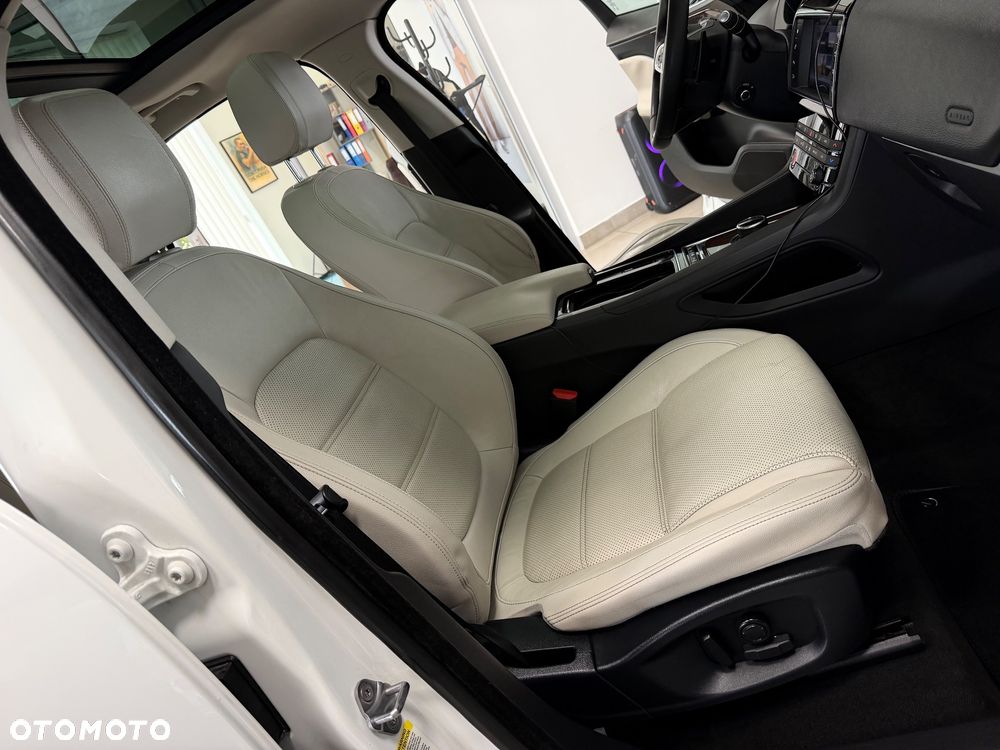 Jaguar F-Pace 2.0 i4D AWD Prestige - 37