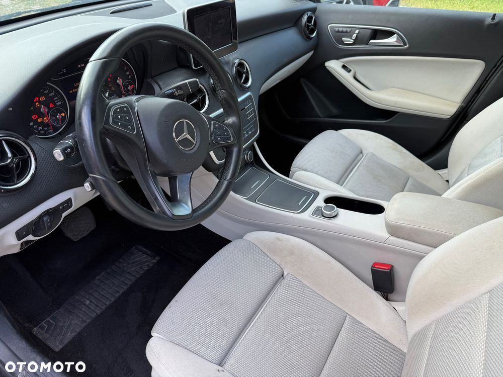 Mercedes-Benz Klasa A 180 7G-DCT SCORE - 2