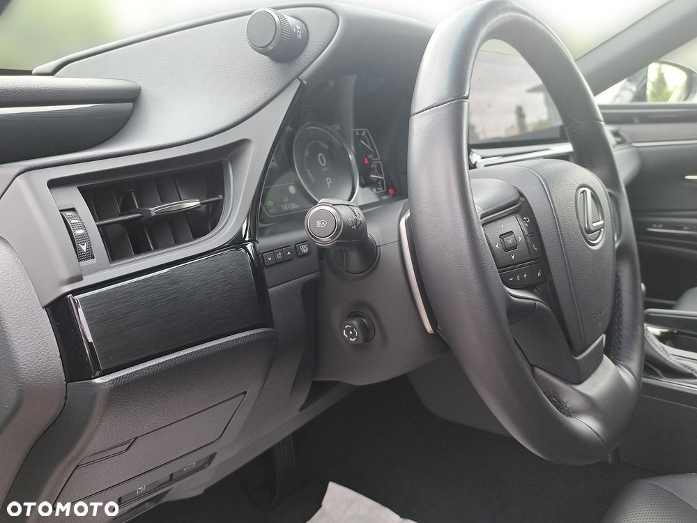 Lexus ES 300h Business Edition - 13