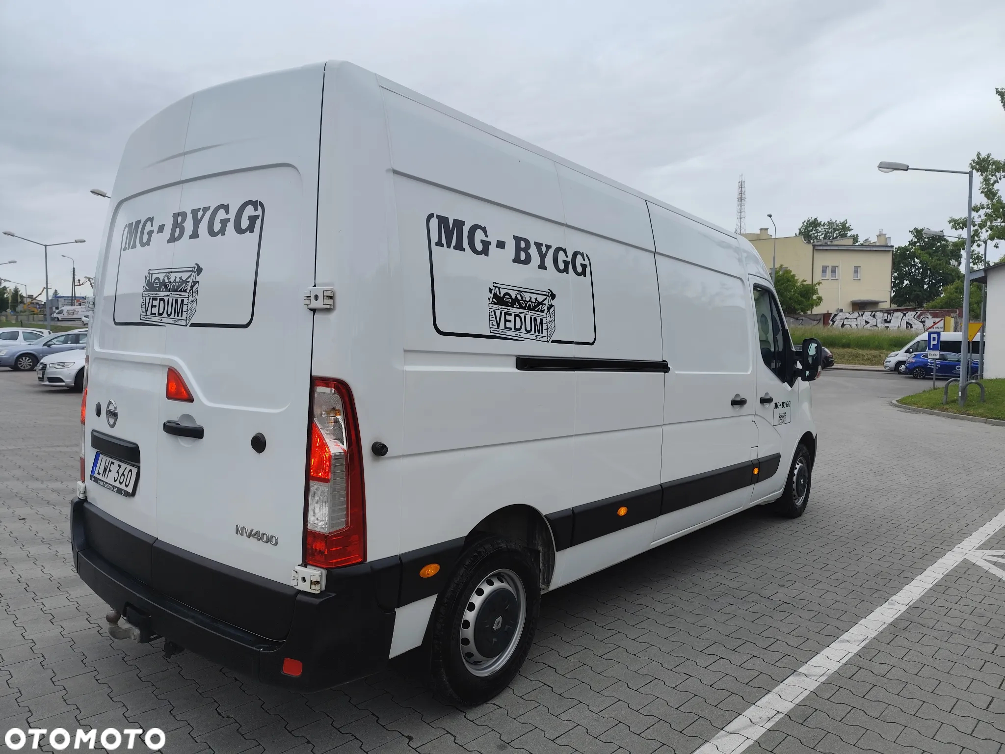 Nissan nv400 - 12