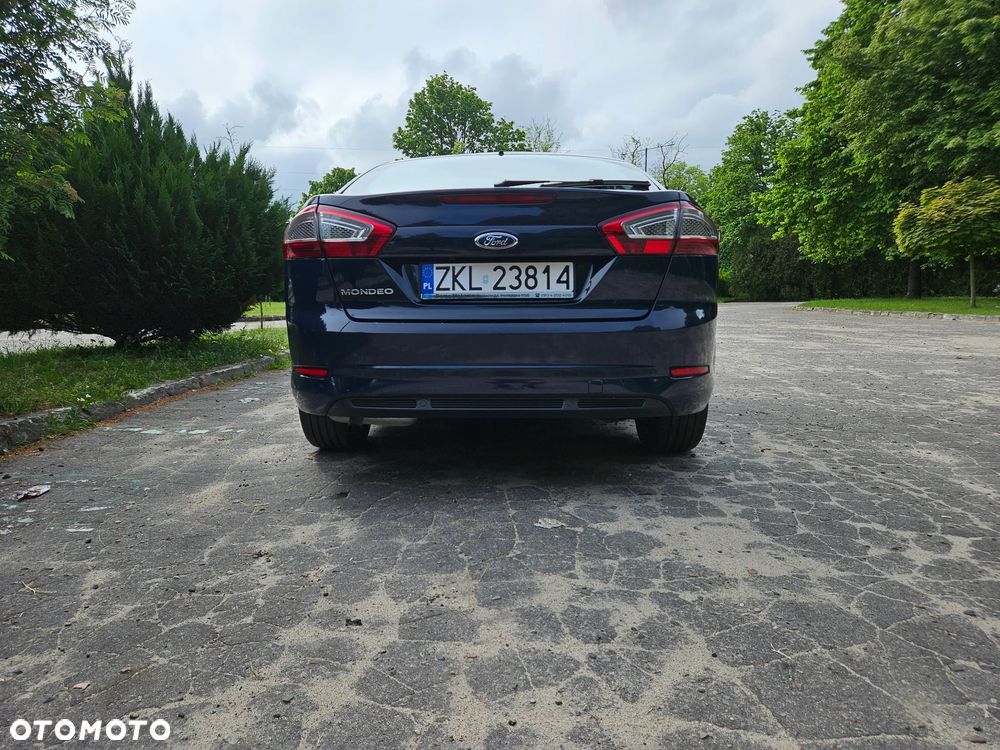 Ford Mondeo 2.0 Ambiente - 12