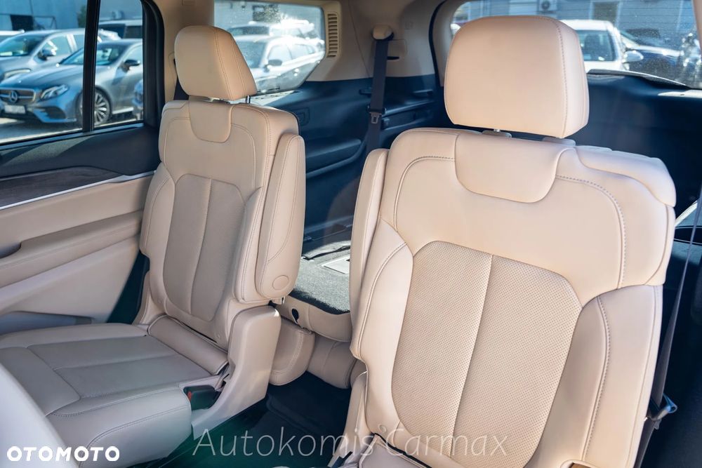 Jeep Grand Cherokee - 25