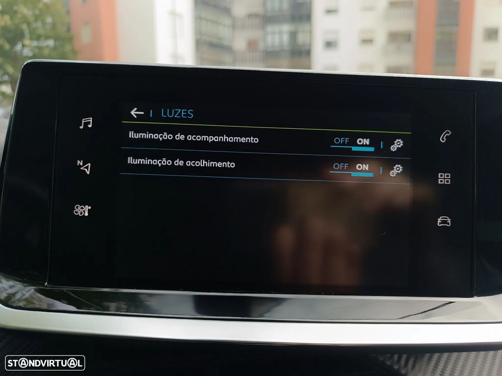 Peugeot e-208 Allure - 42