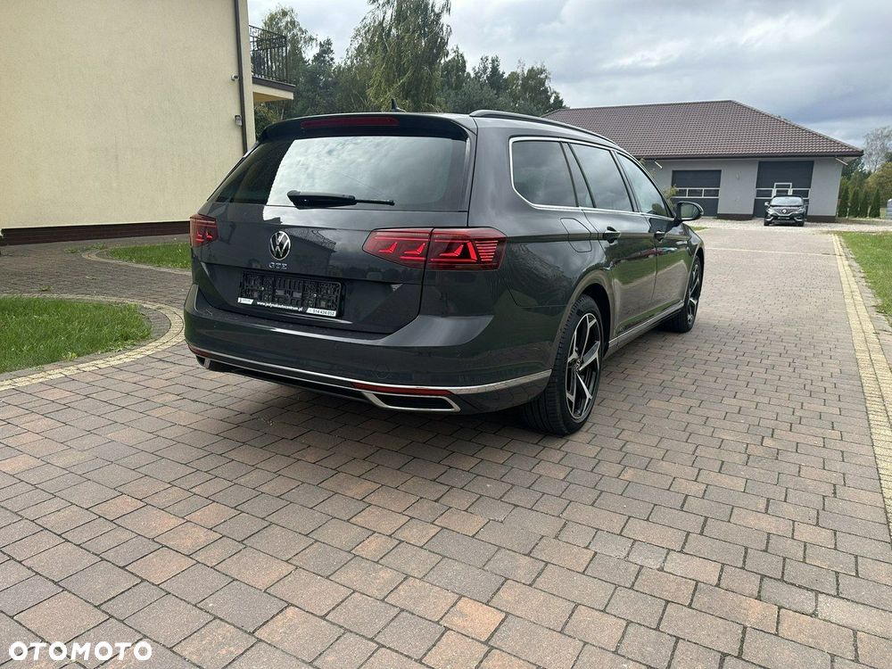 Volkswagen Passat - 11