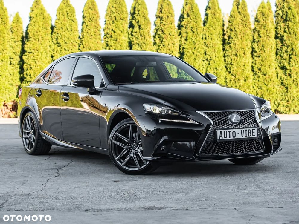 Lexus IS 300h F Sport - 1