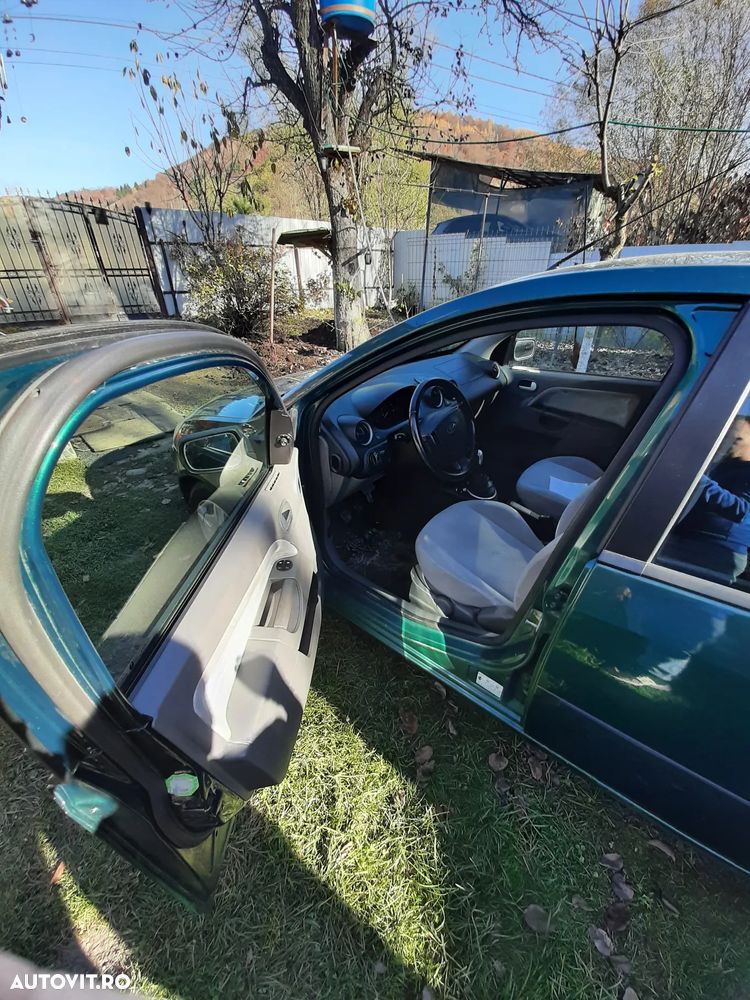 Ford Fiesta 1.4i Ghia - 8