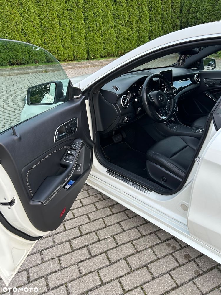 Mercedes-Benz CLA 250 4-Matic - 12