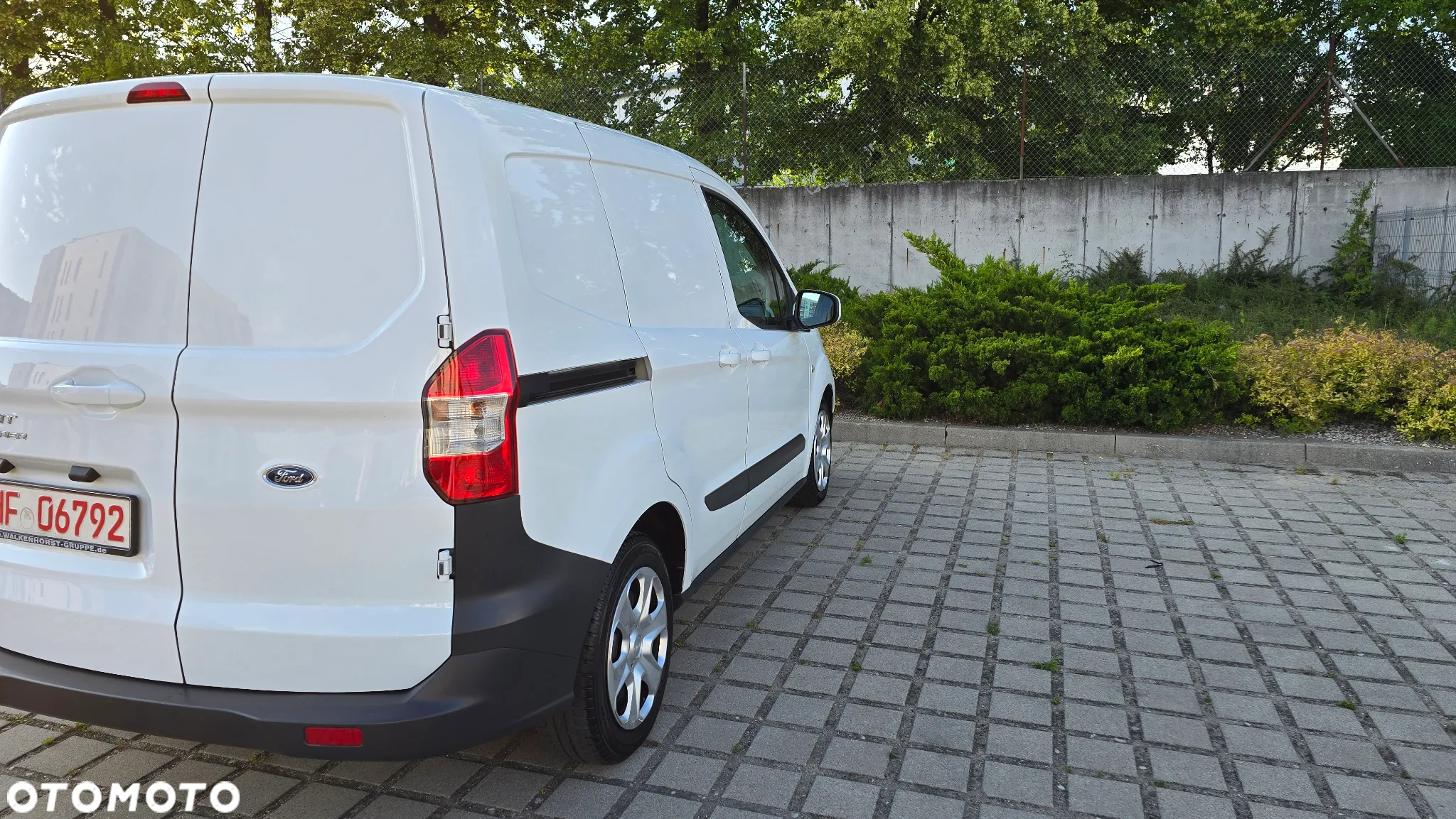 Ford Transit Courier - 31