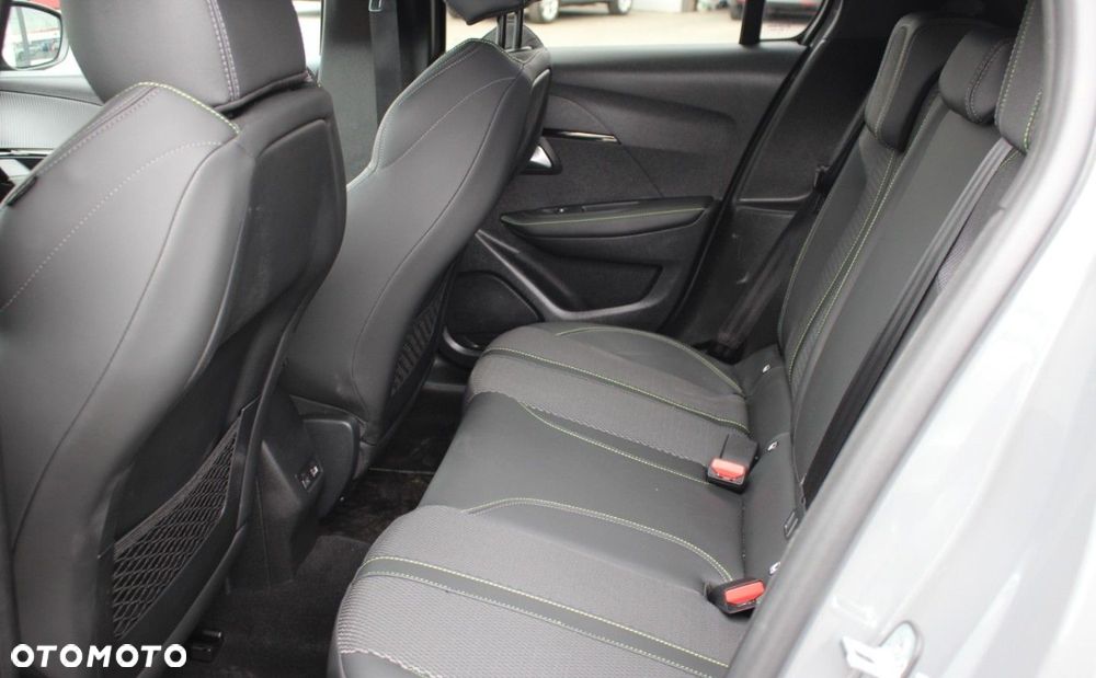 Peugeot 208 - 13