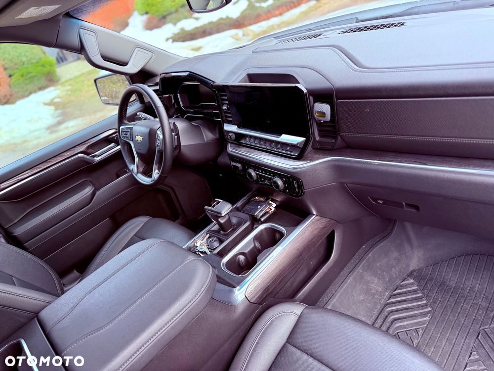 Chevrolet Silverado - 21