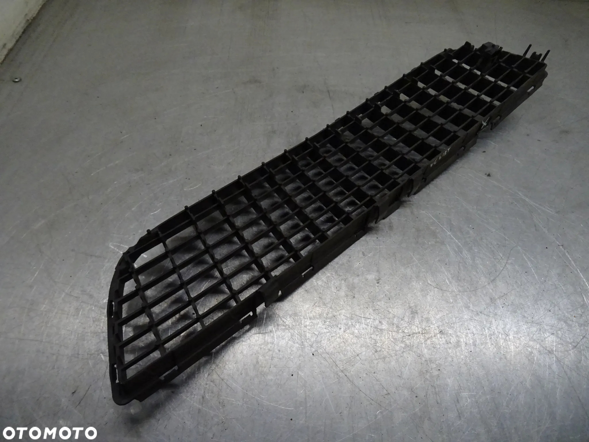 OPEL VECTRA C GTS LIFT 05-08 KRATKA ZDERZAKA ŚRODKOWA - 2