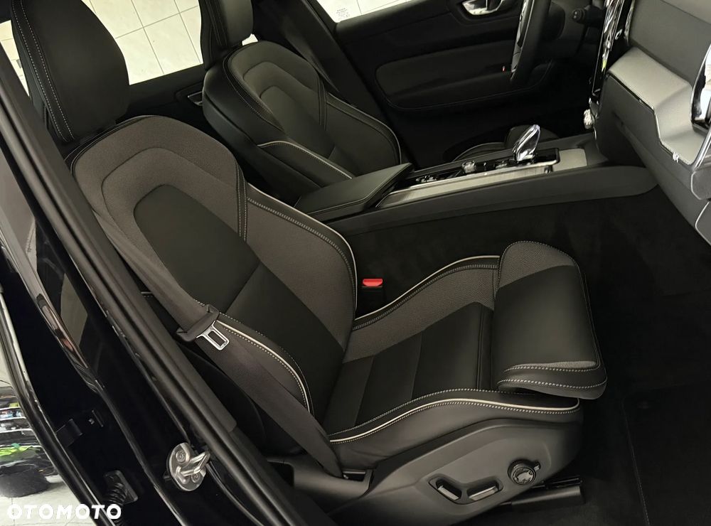 Volvo XC 60 B4 D AWD Plus Dark - 12