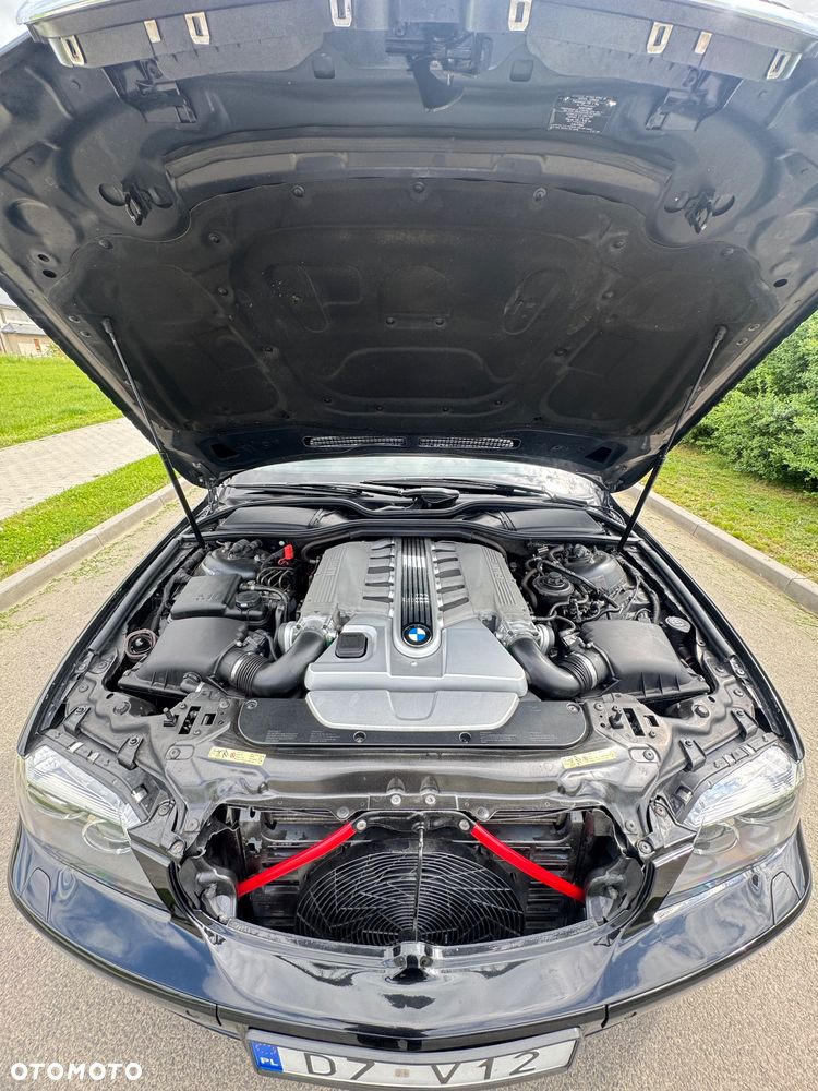 BMW Seria 7 760i - 12