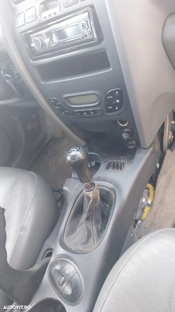 Dezmembrez Hyundai Santa Fe 2002, motor 2,0 CRDI - 8