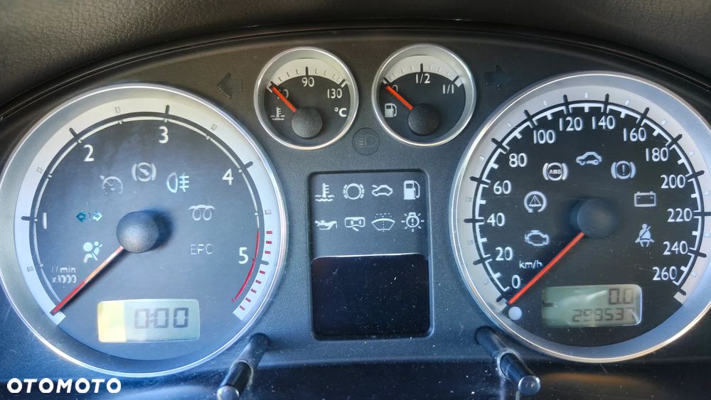 Volkswagen Passat 1.9 TDI Comfortline - 14