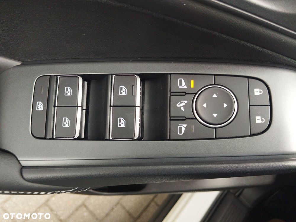 Nissan Qashqai 1.3 DIG-T mHEV N-Connecta Xtronic - 19