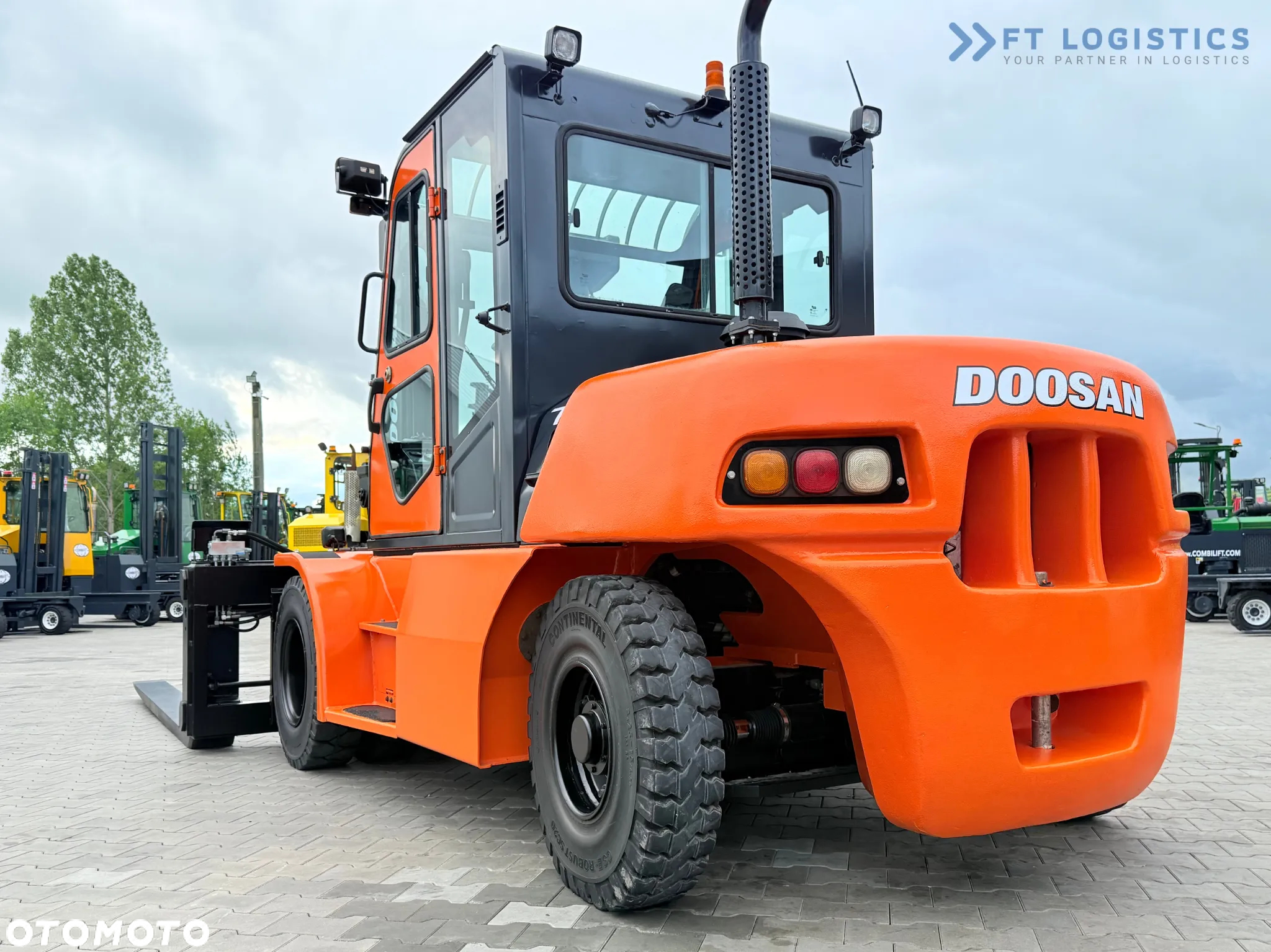 Doosan DOOSAN_DUPLEX-3000MM_PRZESUW-BOCZNY_POZYCJONER_WIDŁY-2500MM_7000KG_KABINA_JAK-NOWY - 10
