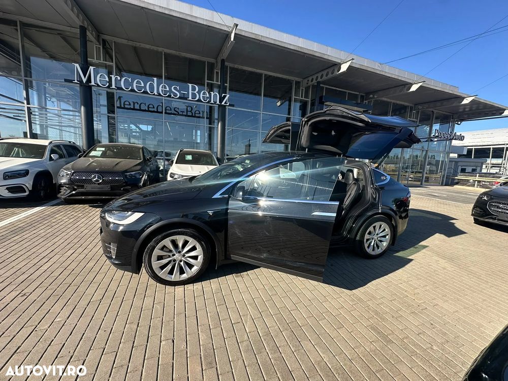 Tesla Model X - 13