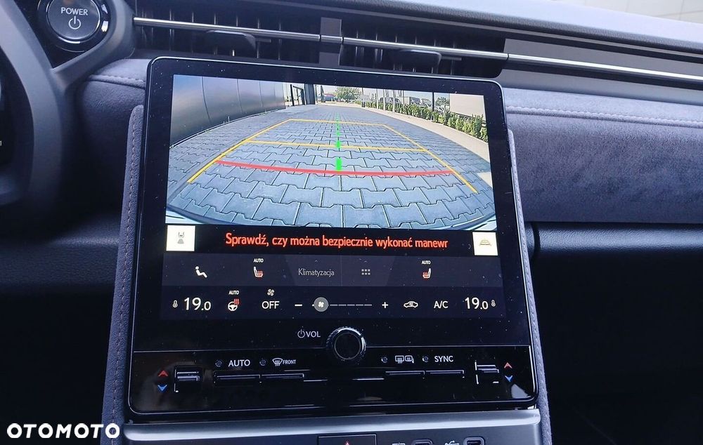 Lexus LBX 1.5 Hybrid Cool AWD - 34