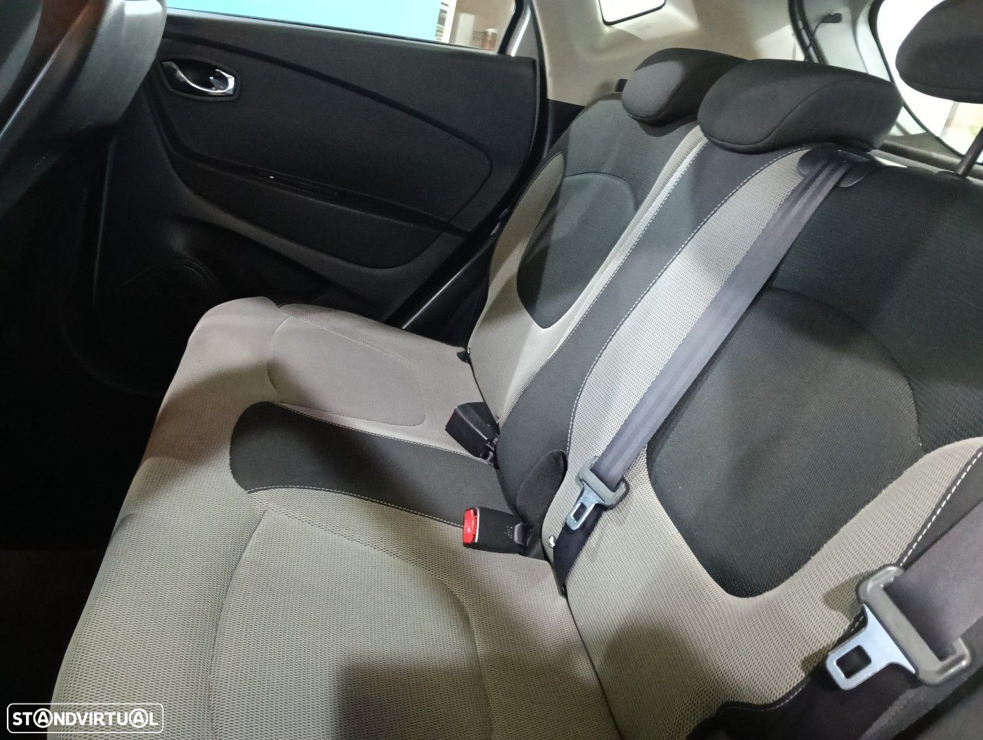 Renault Captur 1.5 dCi Exclusive - 23