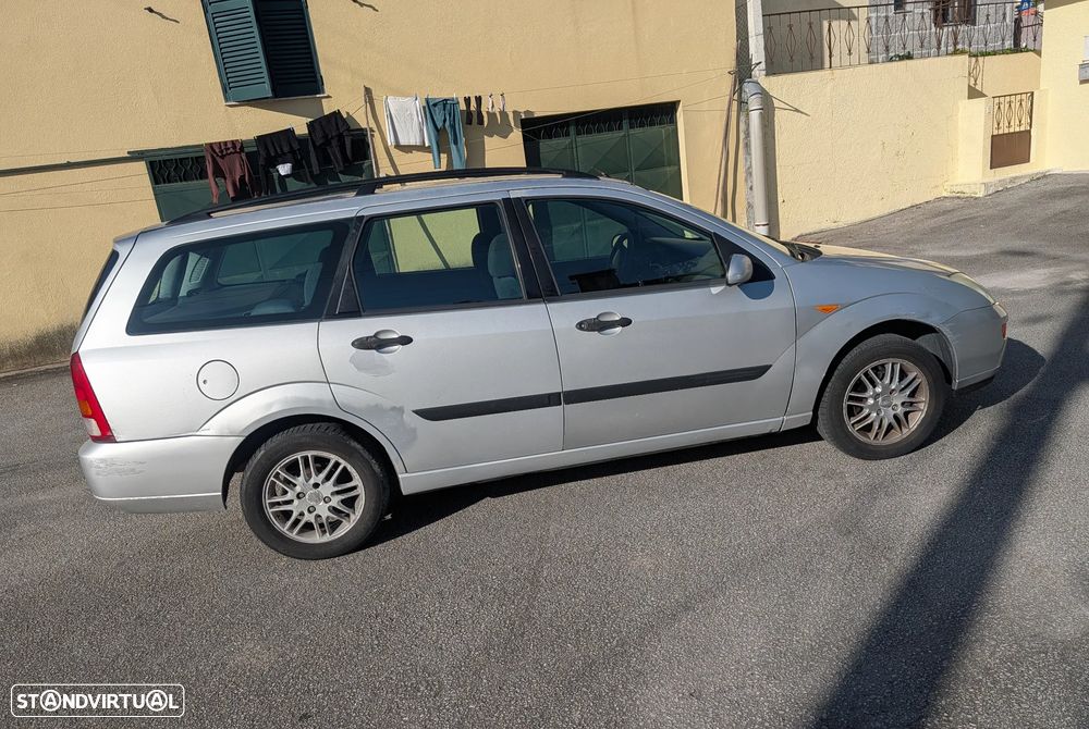 Ford Focus 1.4 Ambiente - 4