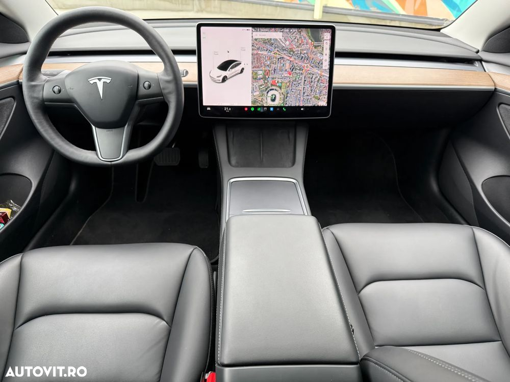 Tesla Model 3 Long Range - 12