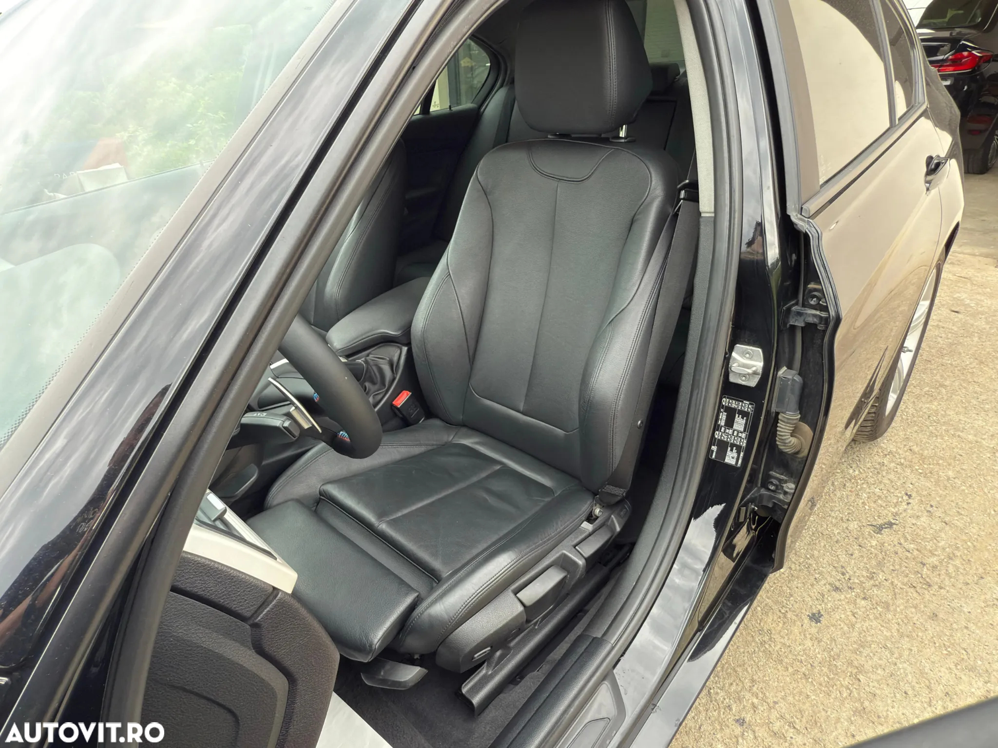 BMW Seria 3 320d Aut. Sport Line - 31