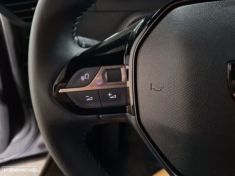 Peugeot 2008 1.2 PureTech Allure — fotografia 15
