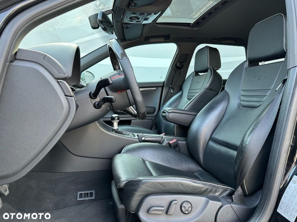 Audi RS4 Avant Avant - 27