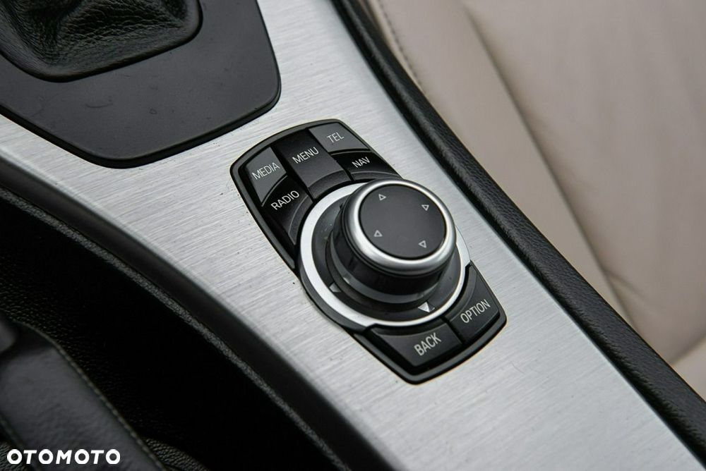 BMW Seria 3 325i Edition Sport - 25