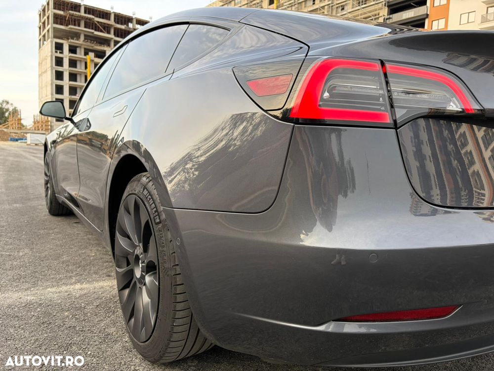 Tesla Model 3 - 5