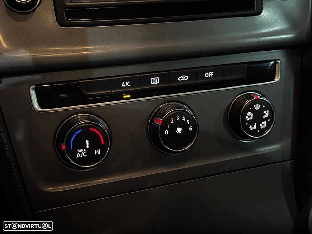 VW Golf 1.6 TDI Confortline - 21