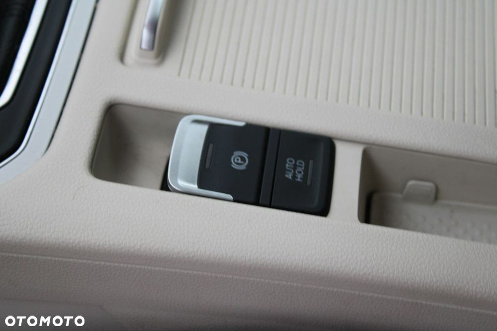 Volkswagen Passat - 25