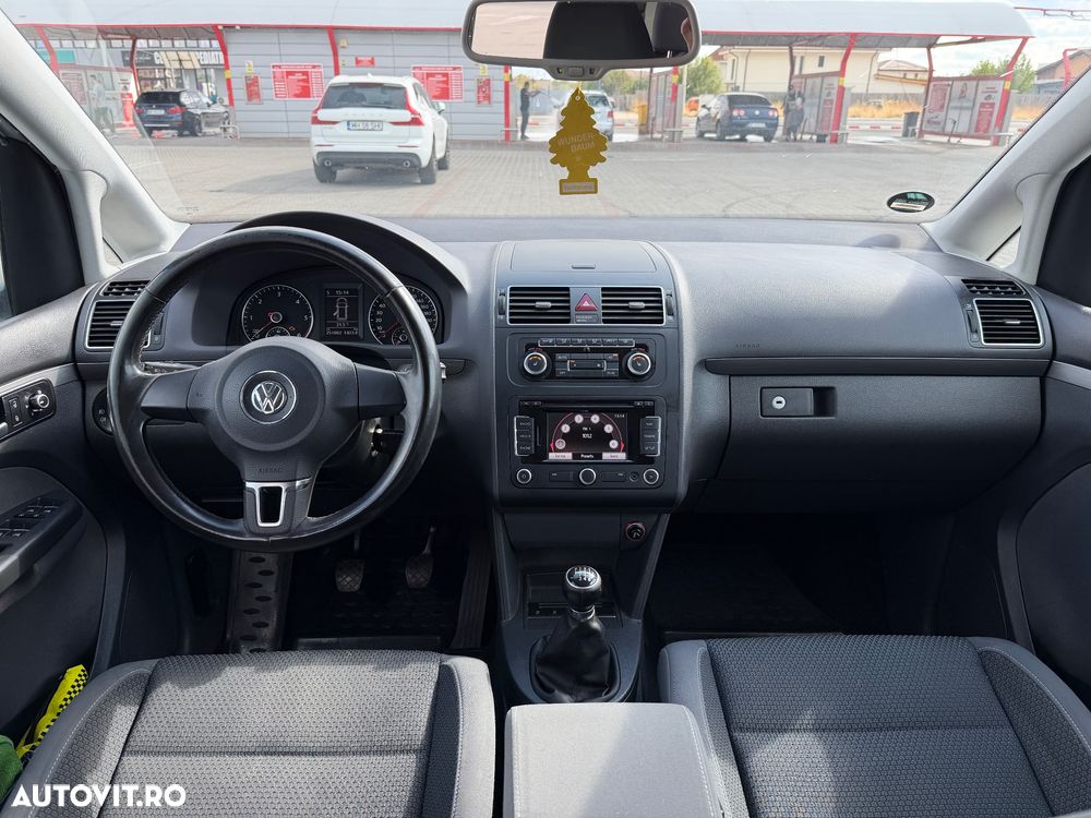 Volkswagen Touran 2011 photo 5