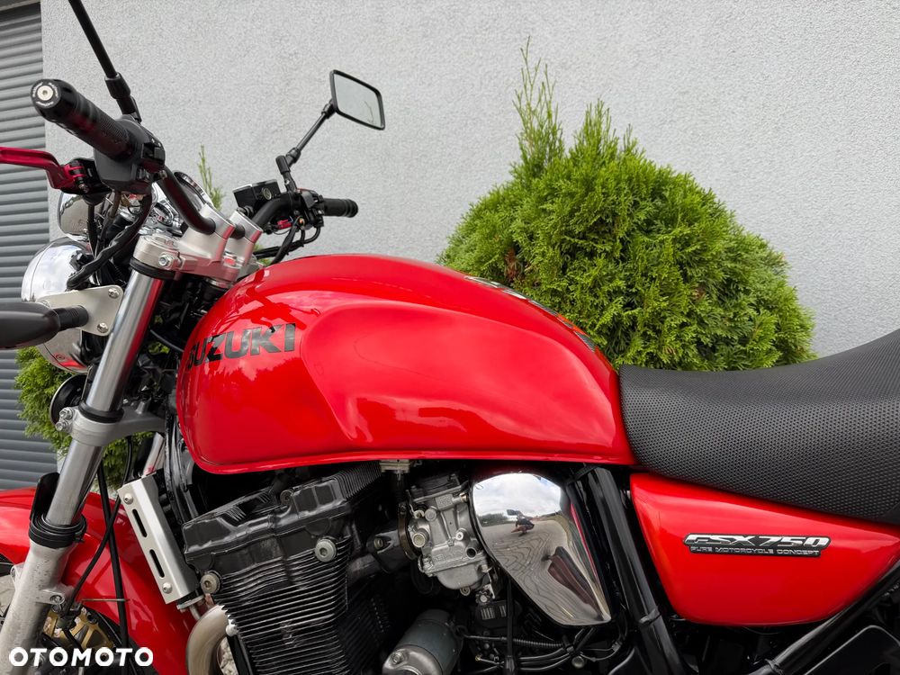 Suzuki GSX - 36
