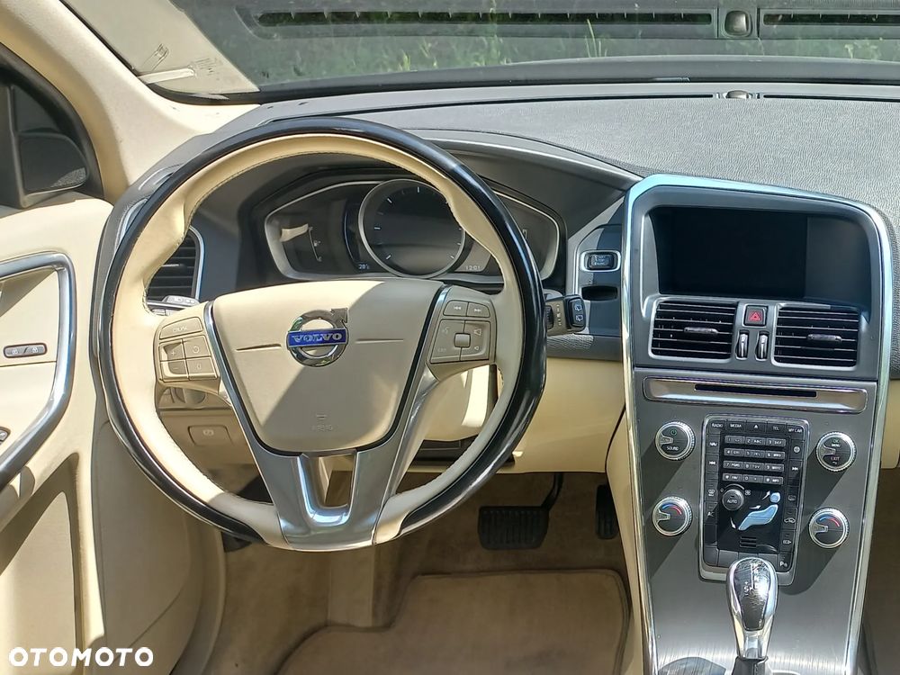 Volvo XC 60 D3 Drive-E Momentum - 11