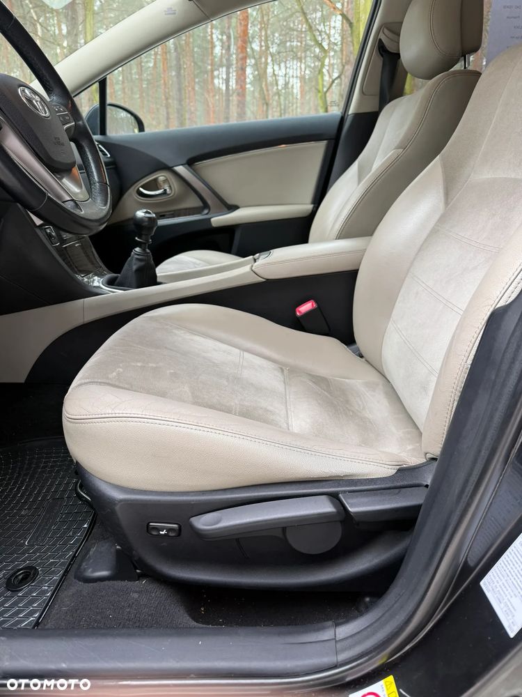 Toyota Avensis 2.2 D-4D Premium - 11