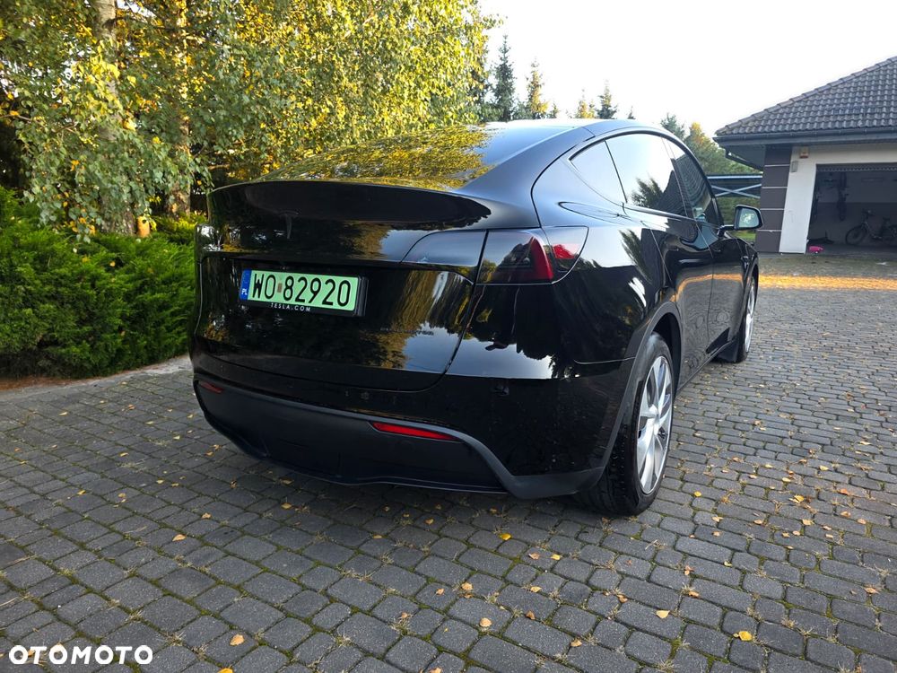 Tesla Model Y Long Range AWD - 6