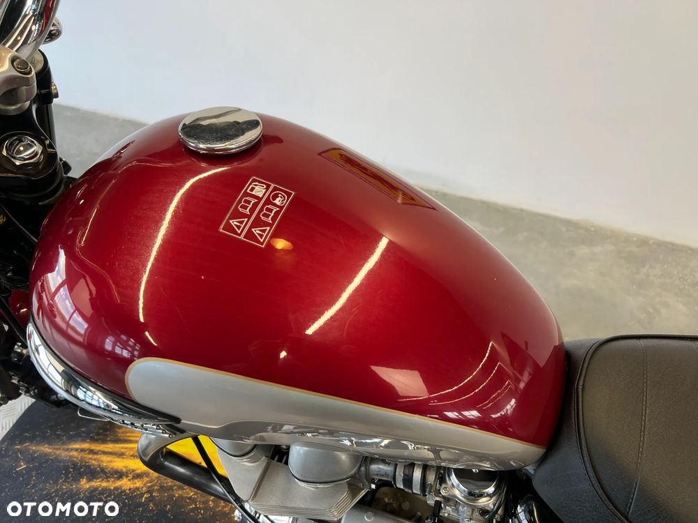 Triumph Bonneville - 9
