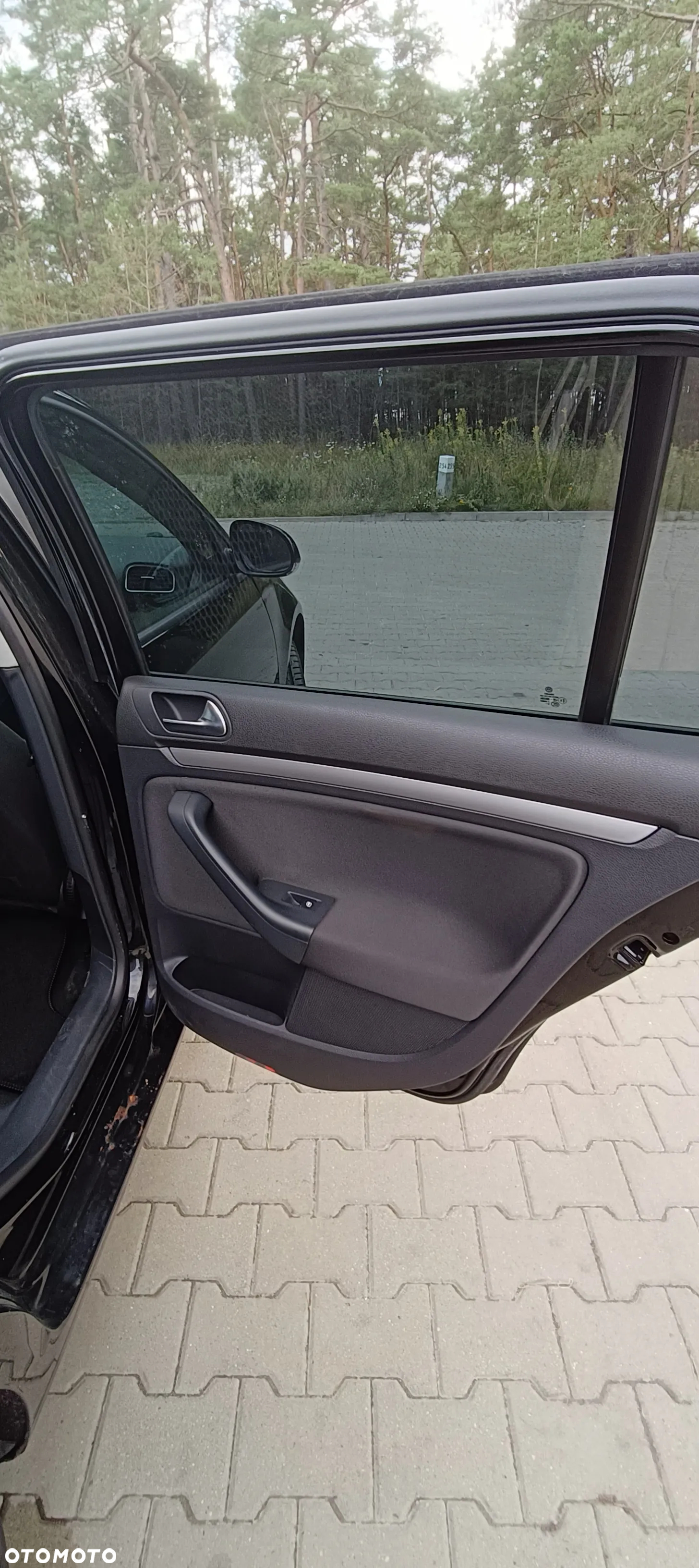 Volkswagen Golf 1.6 TDI DPF Comfortline - 15