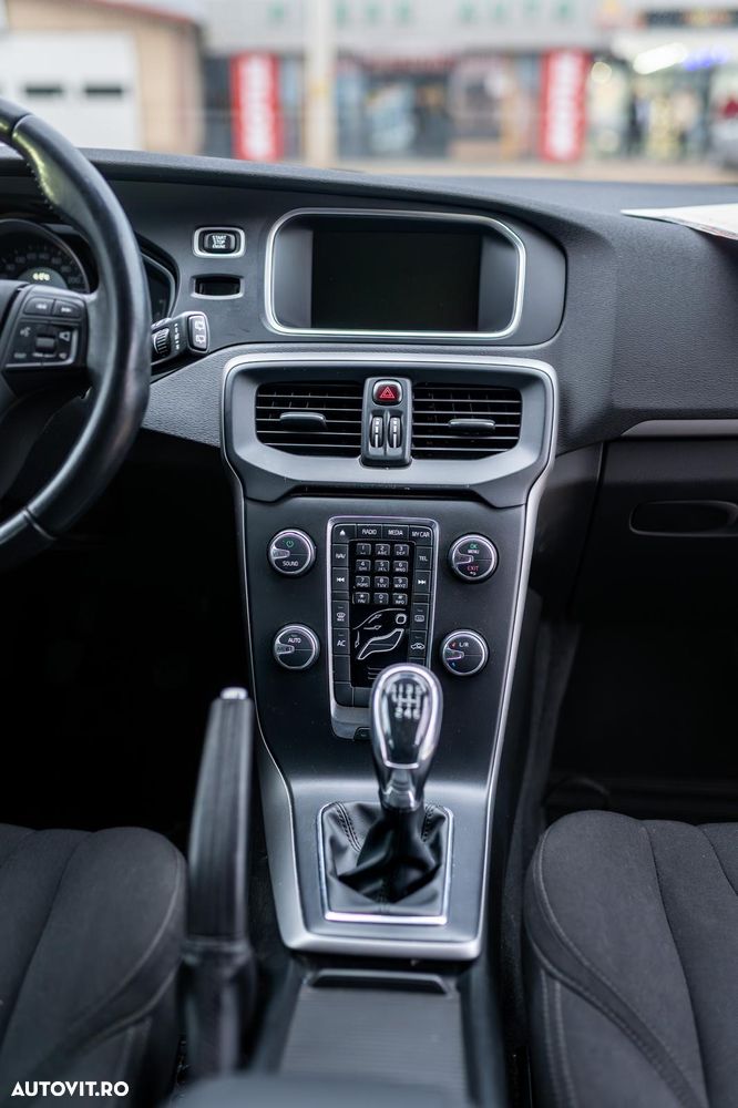 Volvo V40 D2 Kinetic - 12