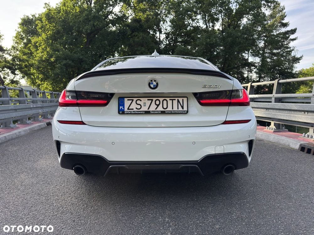BMW Seria 3 330i - 4