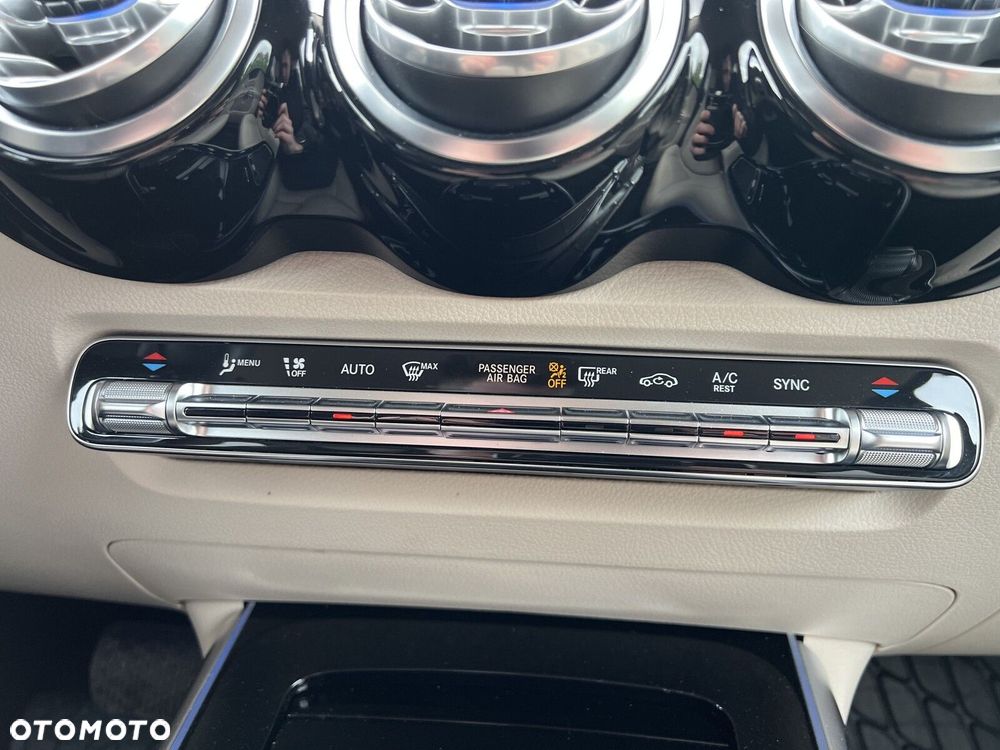 Mercedes-Benz GLB - 27