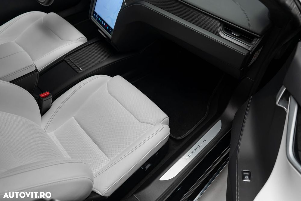 Tesla Model S - 39
