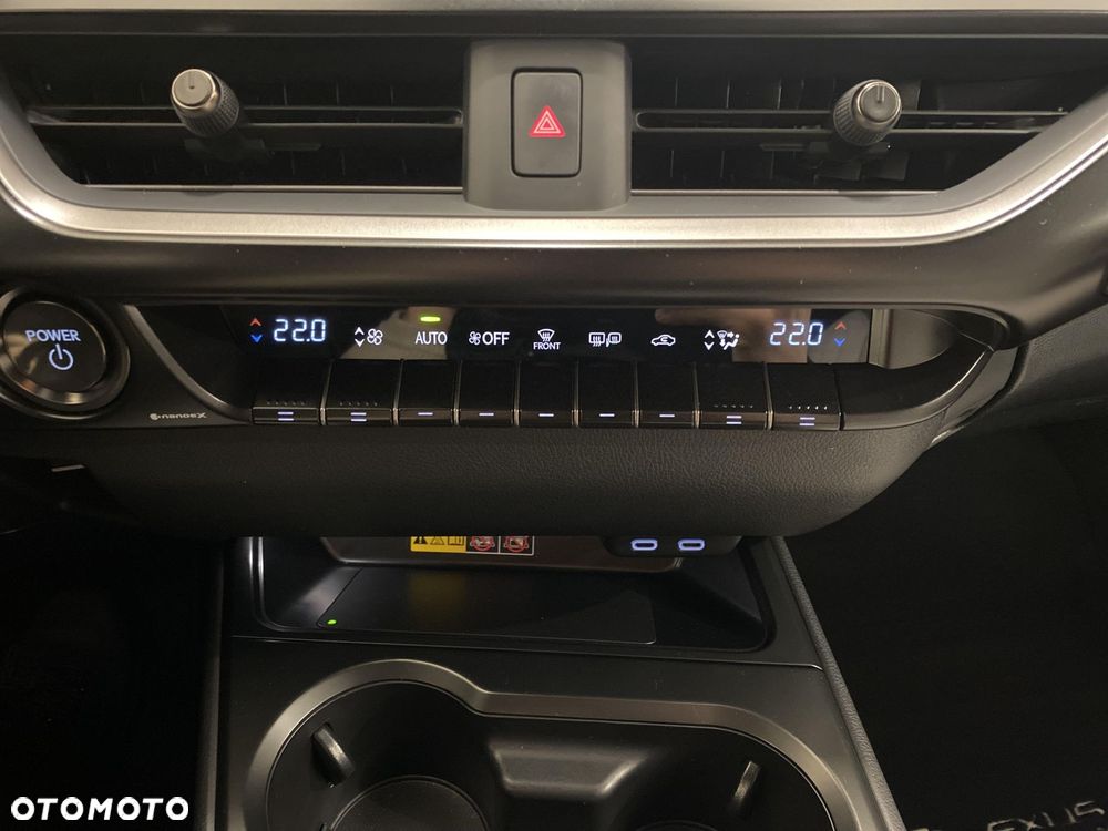 Lexus UX 300h F Sport Design - 16