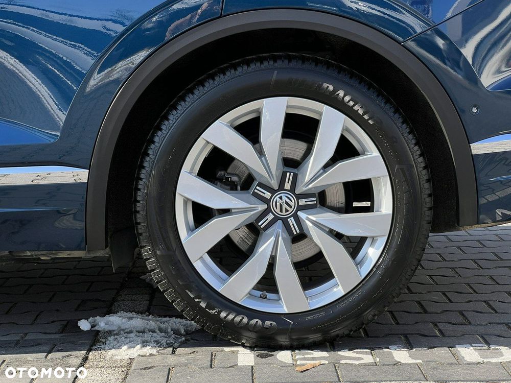 Volkswagen Touareg - 12