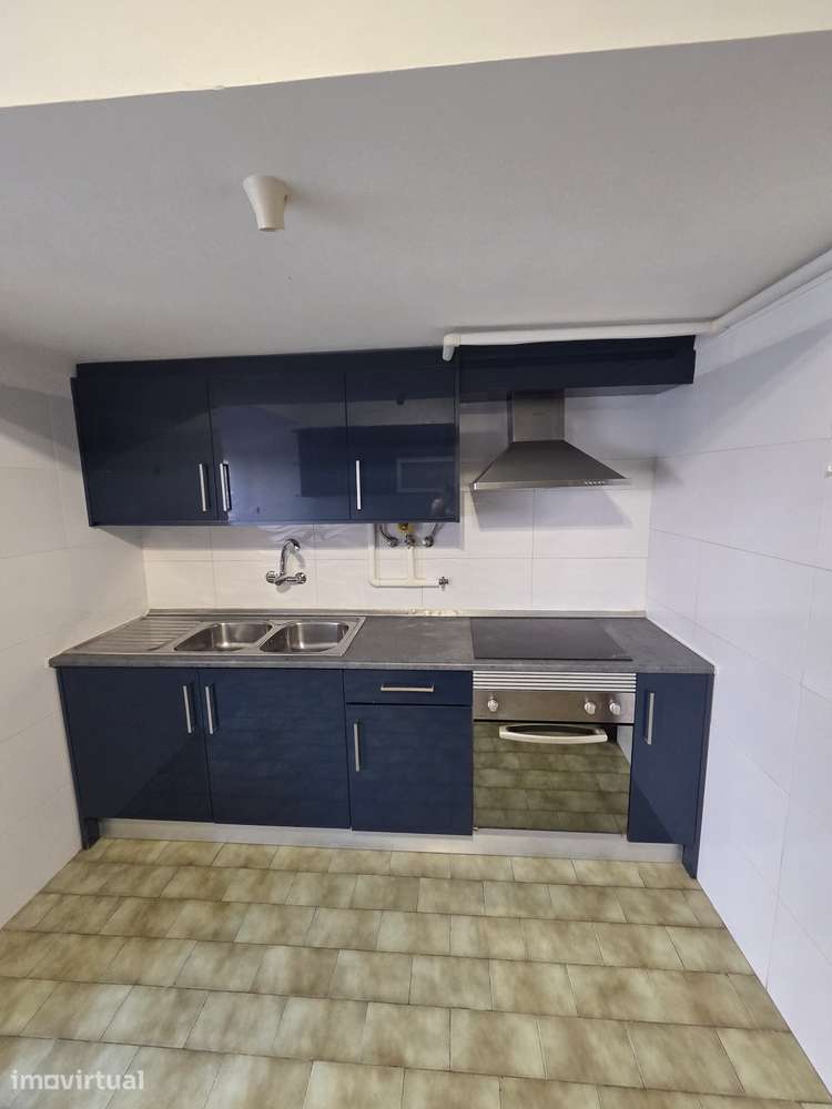 Vende-se Apartamento T3 em Carregado (Pronto a Habitar) - Grande imagem: 2/15