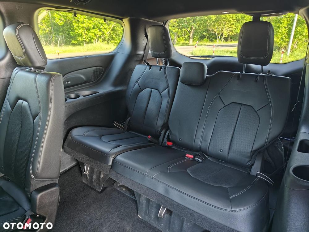 Chrysler Pacifica - 11