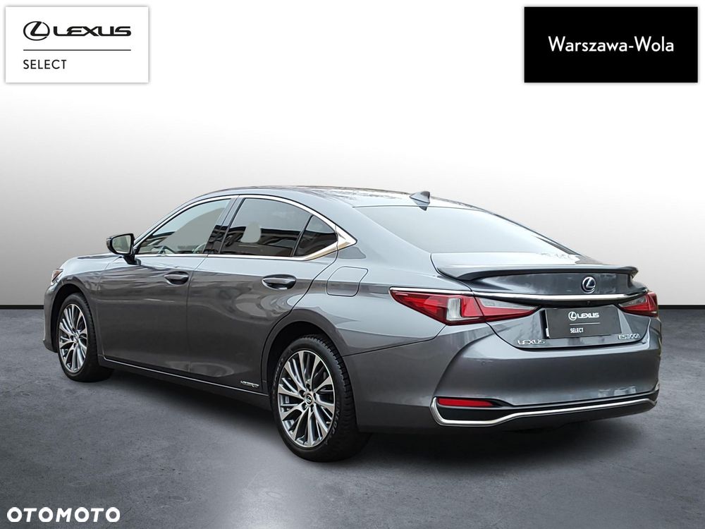 Lexus ES - 3