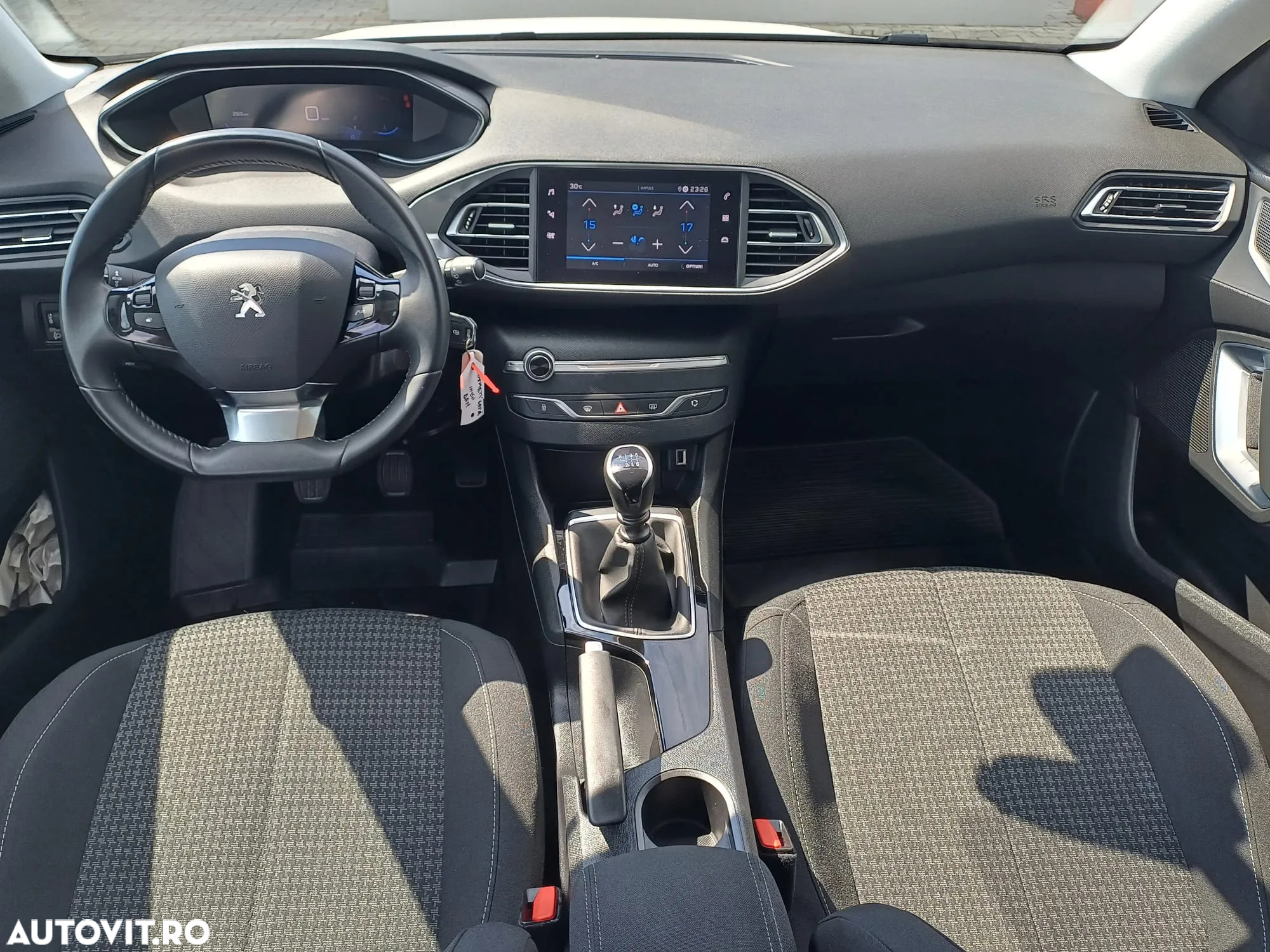 Peugeot 308 1.2 L PureTech Turbo S&S Active - 10